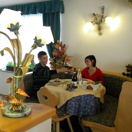 Hotel El Pilon Pozza di Fassa Bagian luar foto
