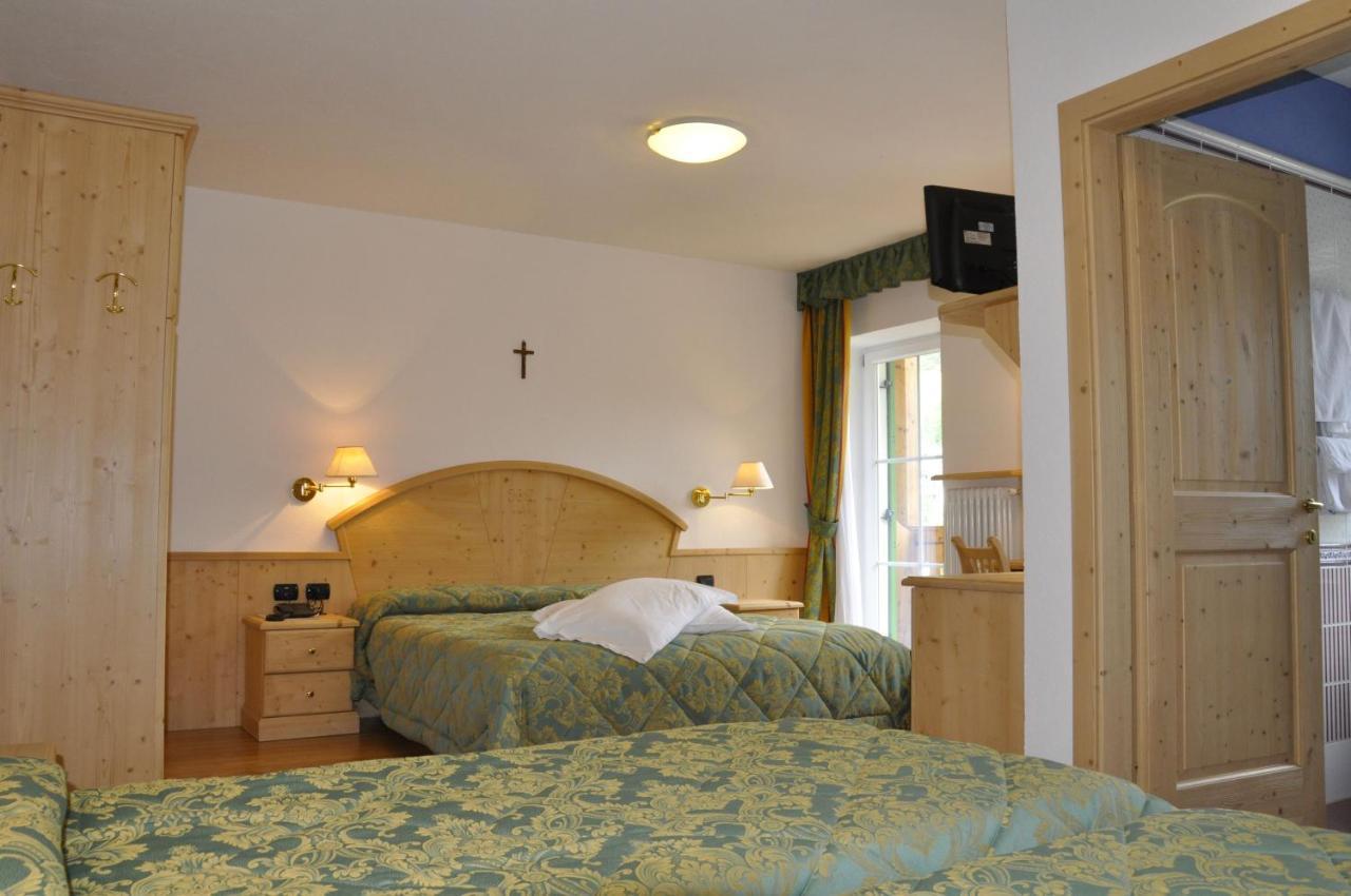 Hotel El Pilon Pozza di Fassa Bagian luar foto