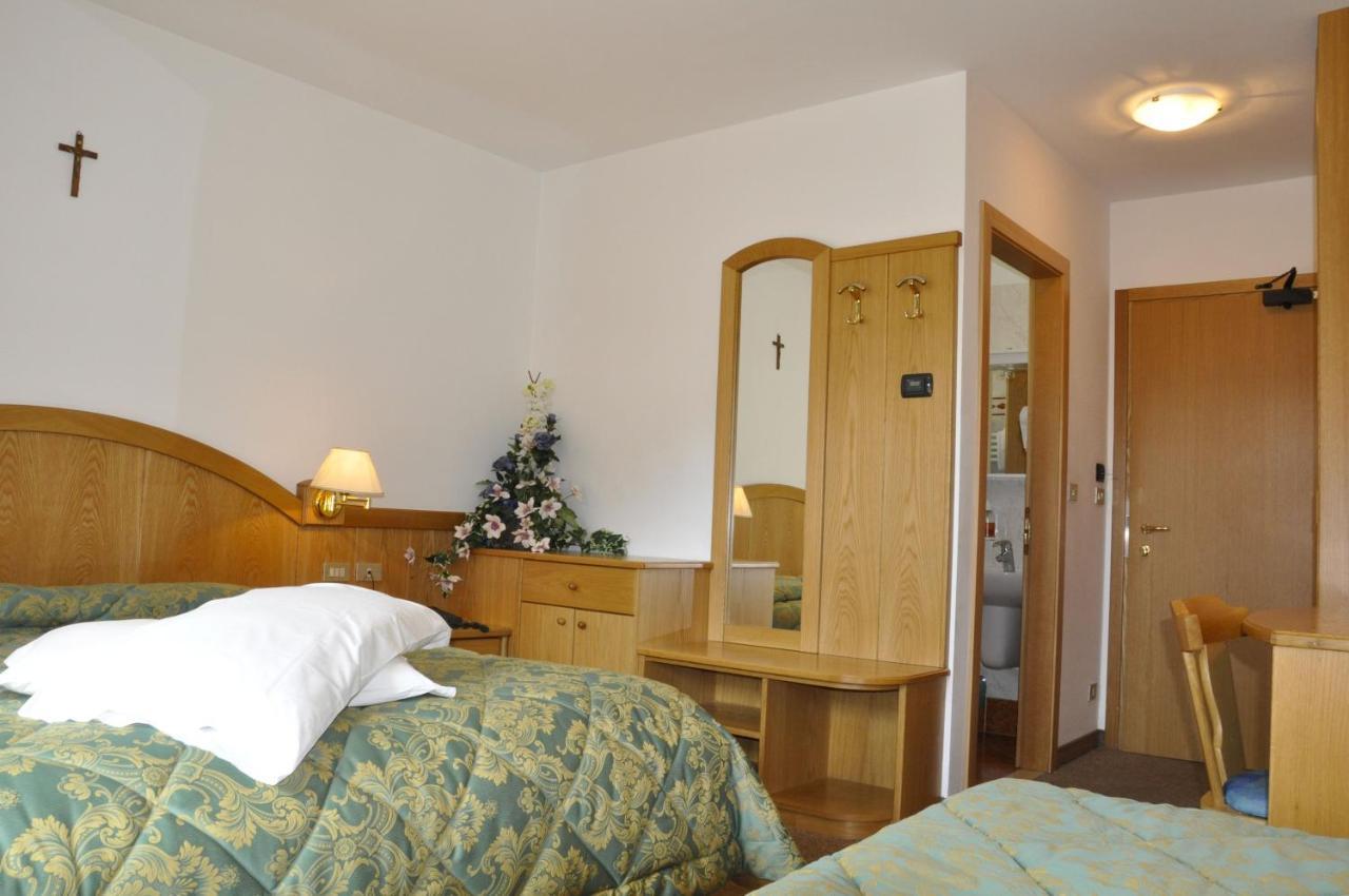 Hotel El Pilon Pozza di Fassa Bagian luar foto