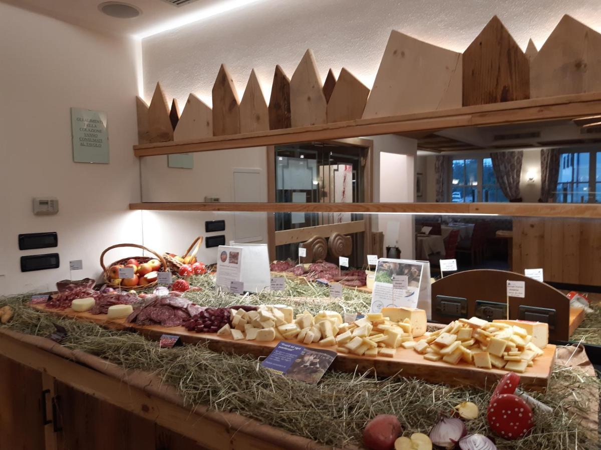 Hotel El Pilon Pozza di Fassa Bagian luar foto
