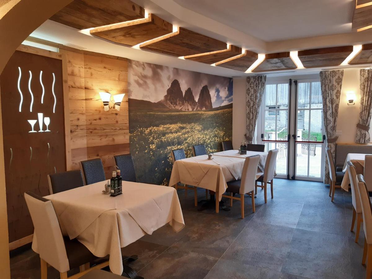 Hotel El Pilon Pozza di Fassa Bagian luar foto