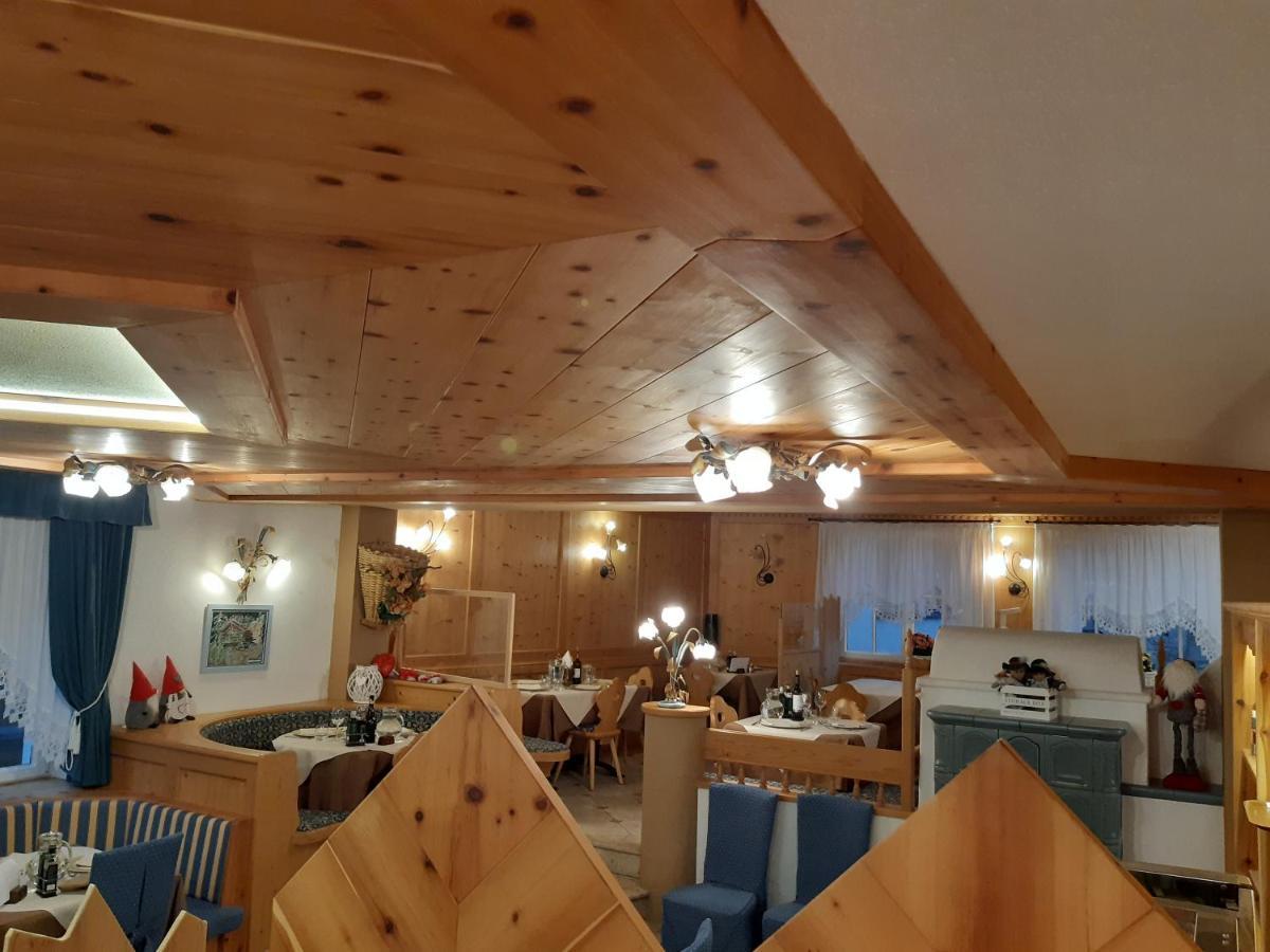 Hotel El Pilon Pozza di Fassa Bagian luar foto