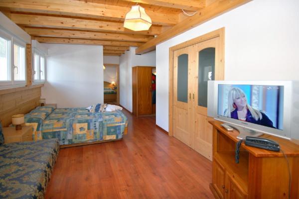 Hotel El Pilon Pozza di Fassa Bagian luar foto