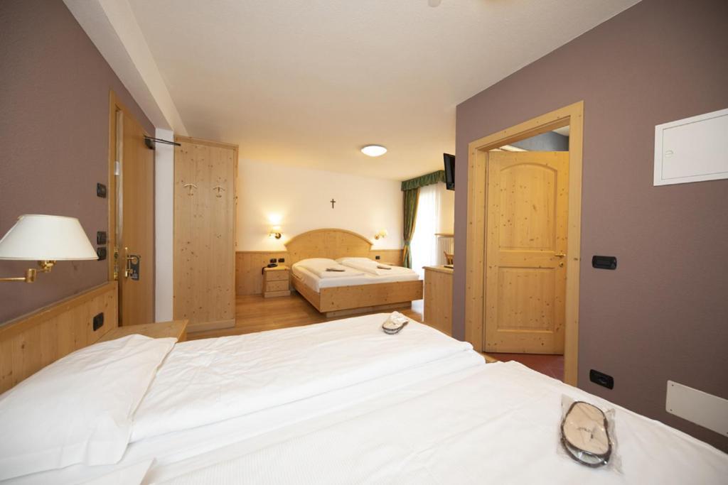 Hotel El Pilon Pozza di Fassa Bagian luar foto
