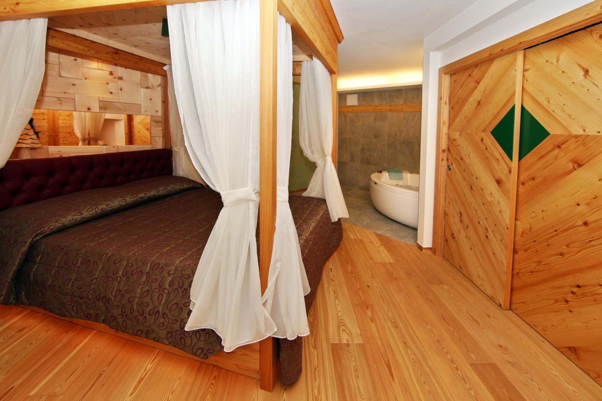 Hotel El Pilon Pozza di Fassa Bagian luar foto