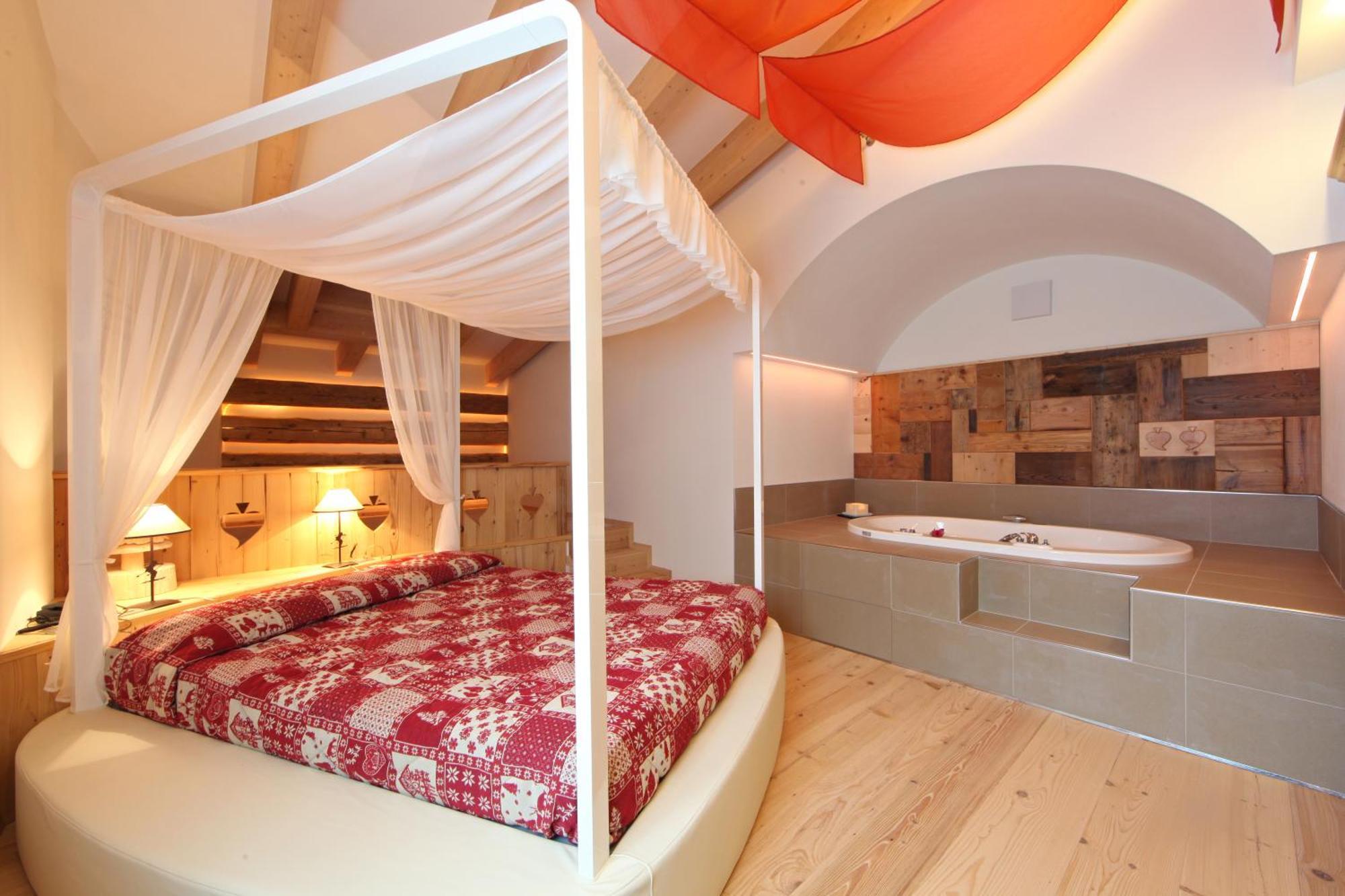 Hotel El Pilon Pozza di Fassa Bagian luar foto