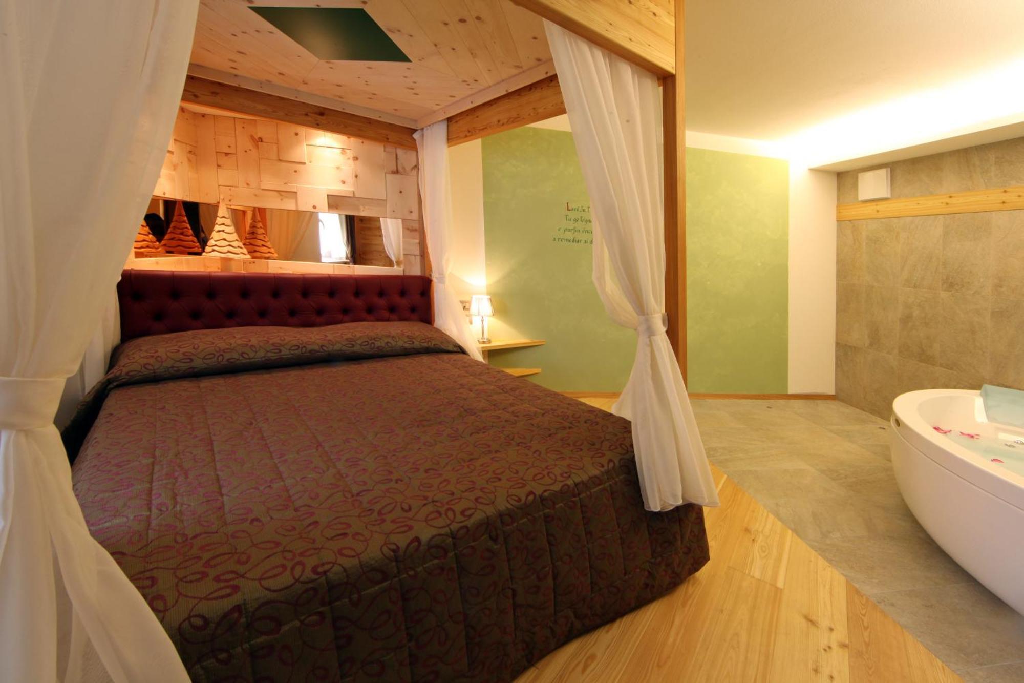 Hotel El Pilon Pozza di Fassa Bagian luar foto