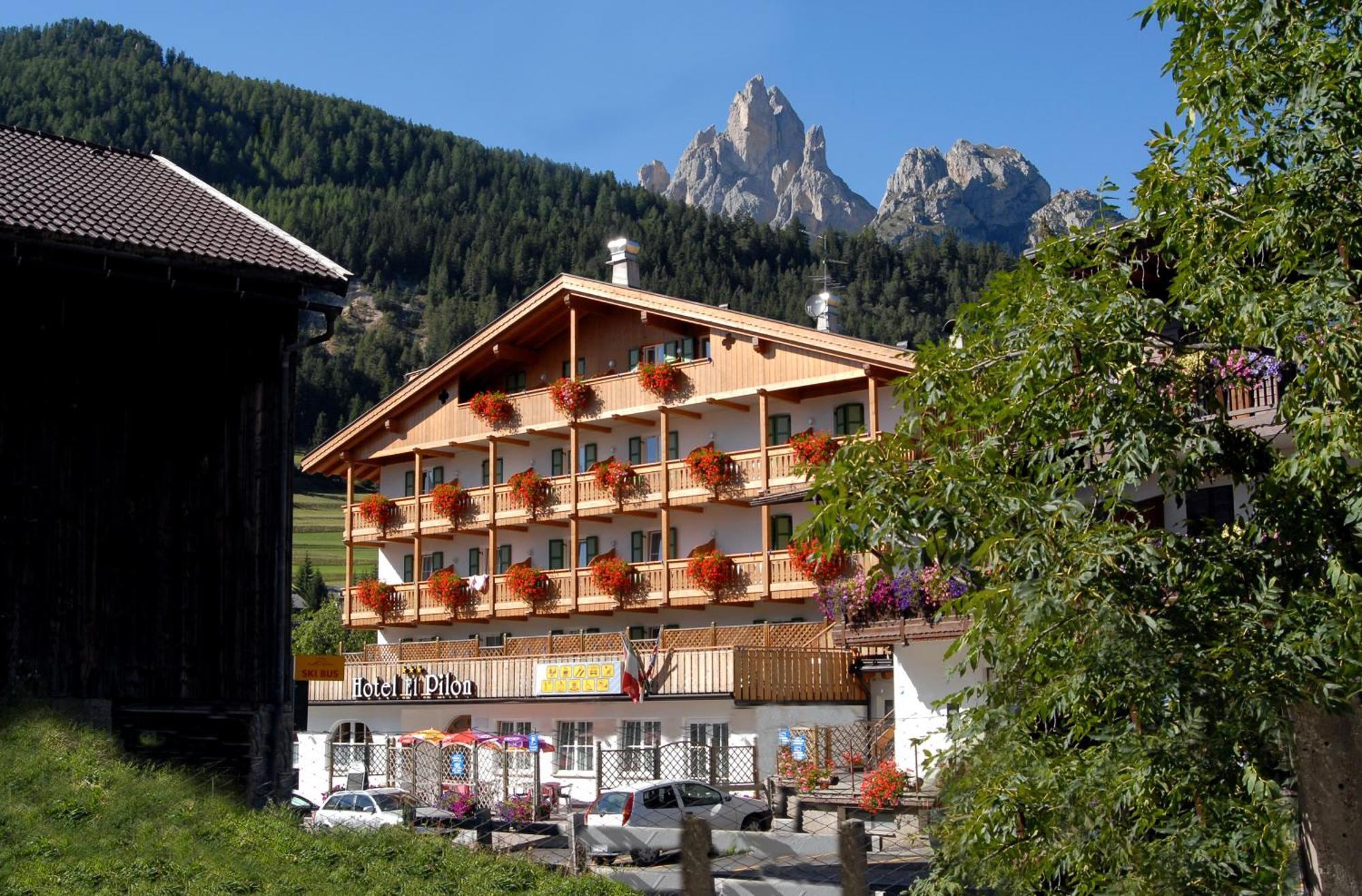 Hotel El Pilon Pozza di Fassa Bagian luar foto