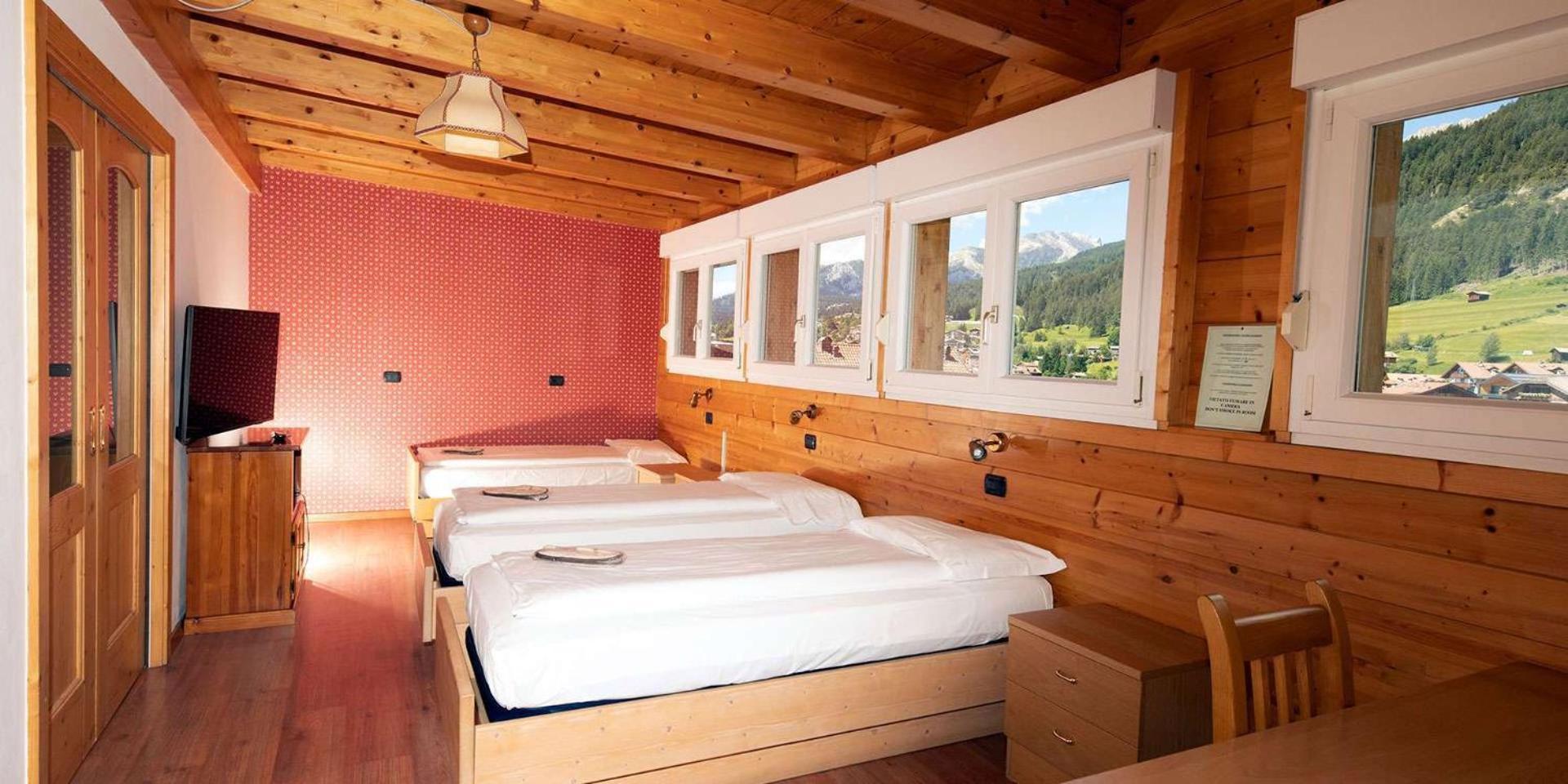 Hotel El Pilon Pozza di Fassa Bagian luar foto