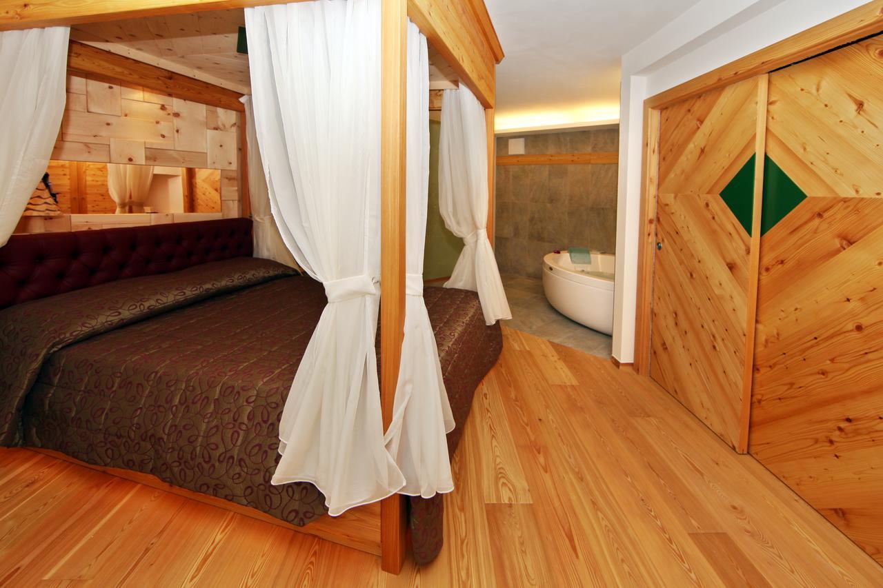Hotel El Pilon Pozza di Fassa Bagian luar foto
