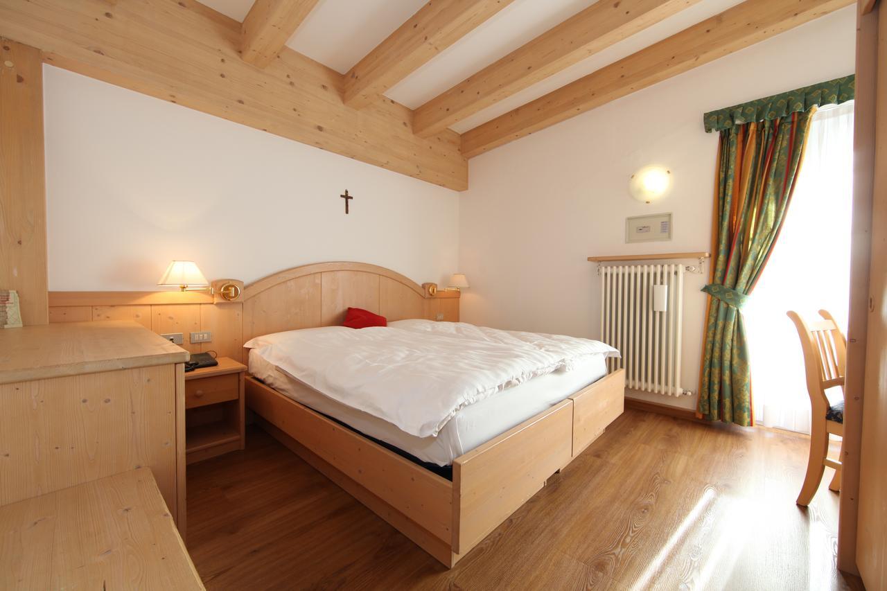 Hotel El Pilon Pozza di Fassa Bagian luar foto