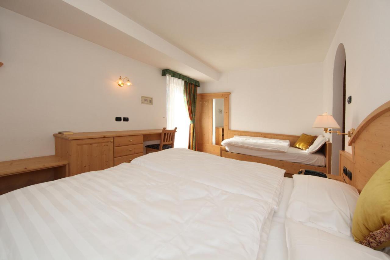 Hotel El Pilon Pozza di Fassa Bagian luar foto