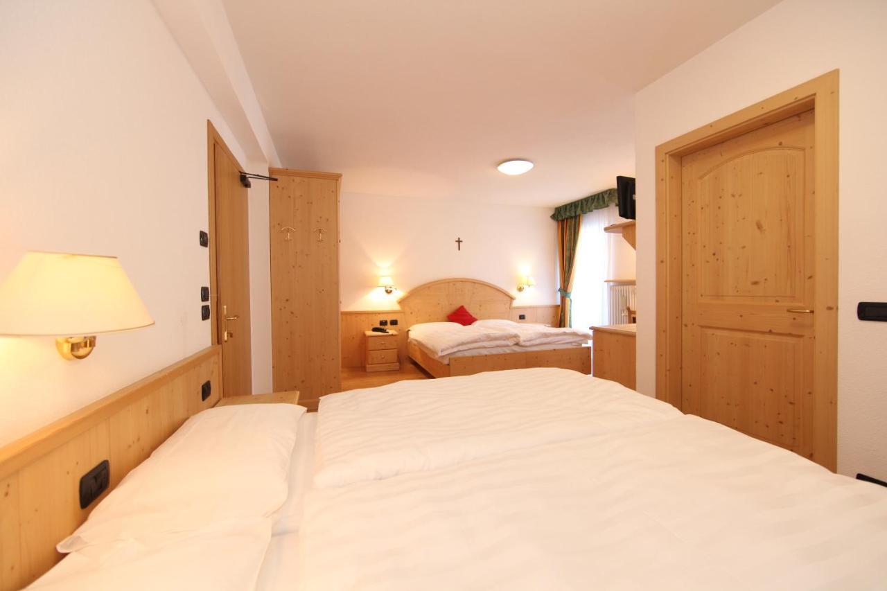 Hotel El Pilon Pozza di Fassa Bagian luar foto